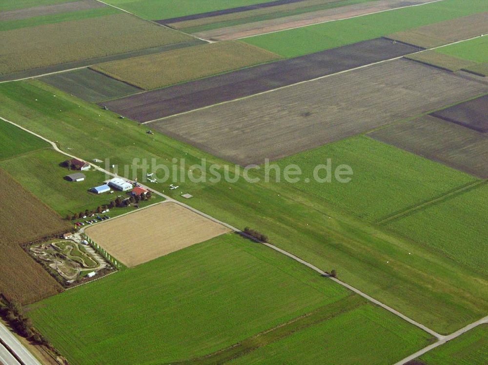 Dingolfing aus der Vogelperspektive: Flugplatz Dingolfing