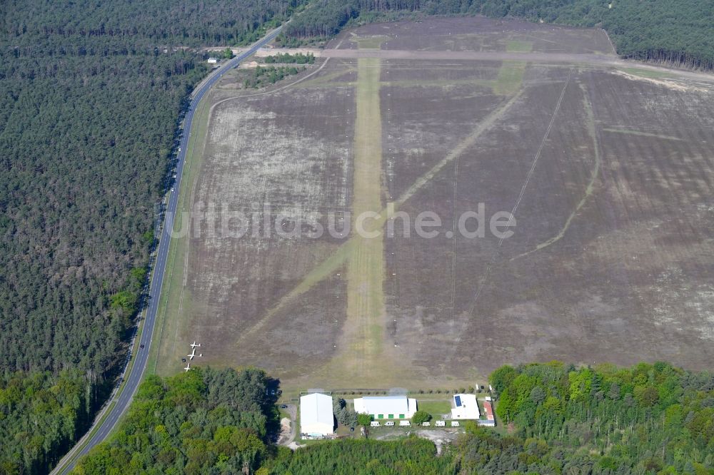 Finsterwalde aus der Vogelperspektive: Flugplatz Finsterwalde-Heinrichsruh in Finsterwalde im Bundesland Brandenburg, Deutschland