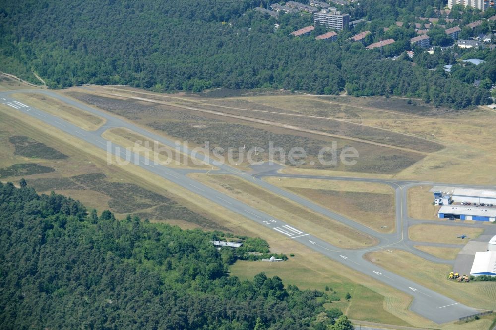 Bielefeld aus der Vogelperspektive: Flugplatz der Flughafen Bielefeld GmbH in Bielefeld im Bundesland Nordrhein-Westfalen