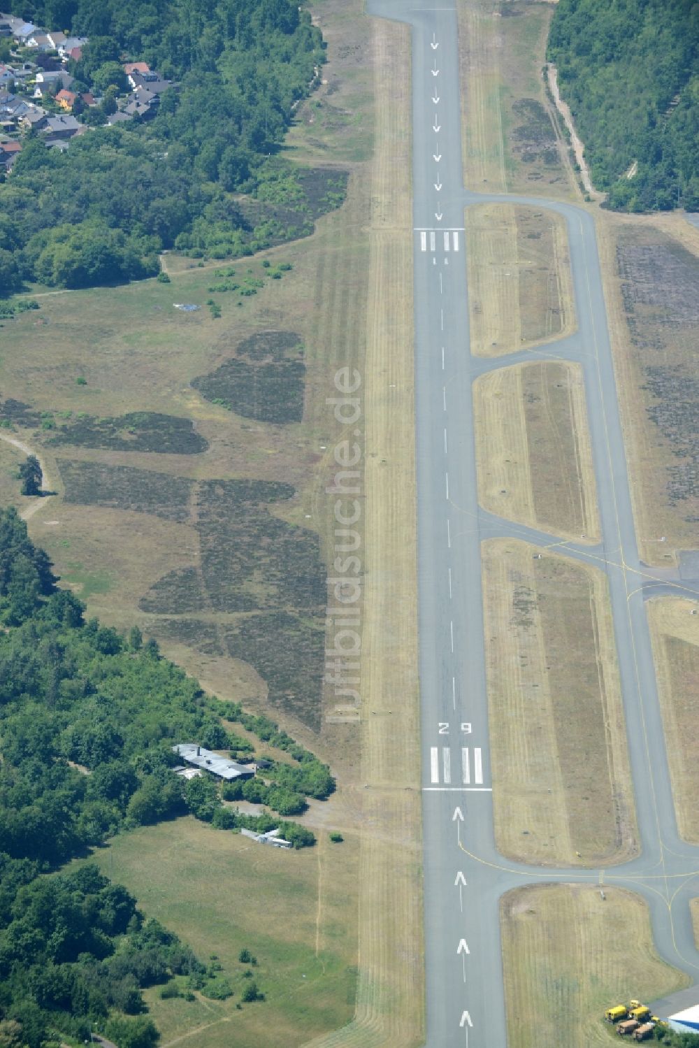 Bielefeld aus der Vogelperspektive: Flugplatz der Flughafen Bielefeld GmbH in Bielefeld im Bundesland Nordrhein-Westfalen