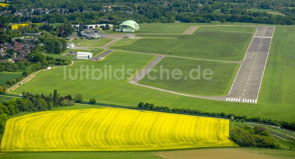 Mülheim an der Ruhr von oben - Flugplatz - Flughafen Essen/Mülheim in Mülheim an der Ruhr im Bundesland Nordrhein-Westfalen