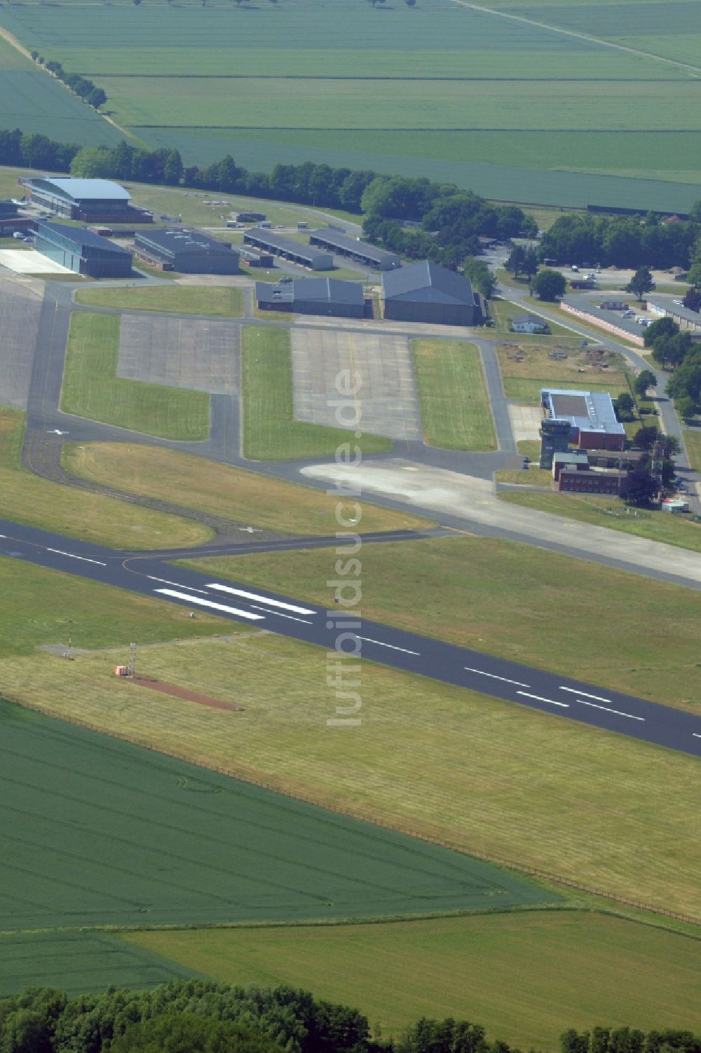 Luftaufnahme Bückeburg - Flugplatz der Flugplatz Achum Bückeburg in Bückeburg im Bundesland Niedersachsen