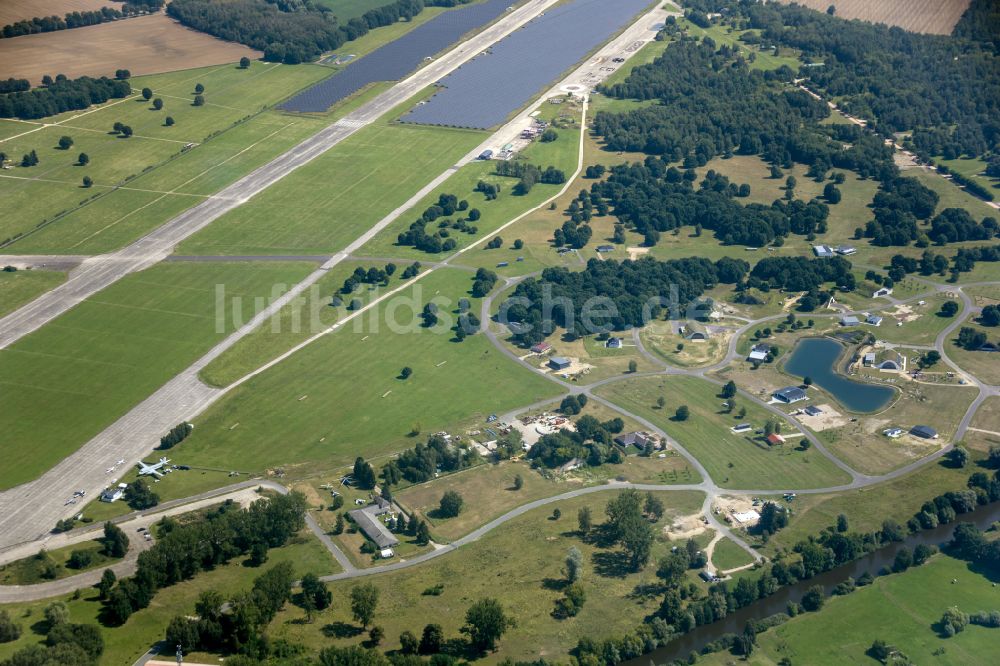 Lärz von oben - Flugplatz der Flugplatz Müritz Airpark in Lärz im Bundesland Mecklenburg-Vorpommern, Deutschland