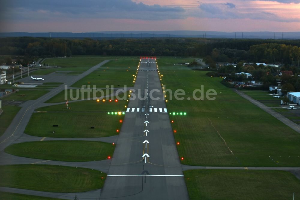 Luftaufnahme Speyer - Flugplatz der Flugplatz Speyer Ludwigshafen GmbH an der Joachim-Becher-Straße in Speyer im Bundesland Rheinland-Pfalz, Deutschland