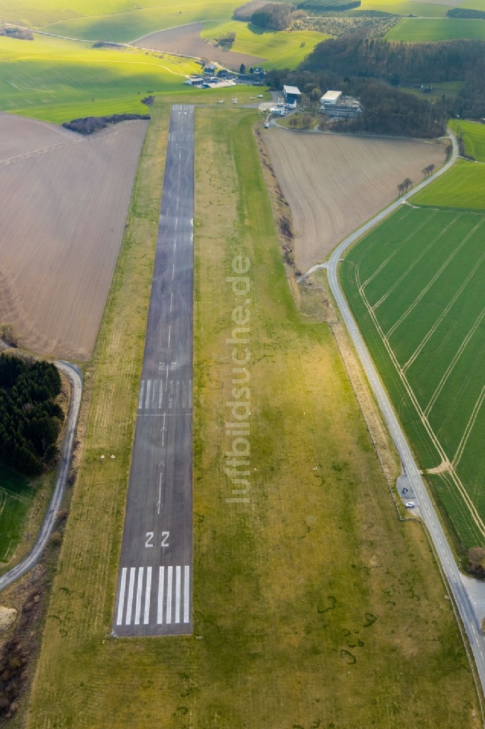 Luftaufnahme Meschede - Flugplatz der Flugplatzgesellschaft Meschede mbH in Meschede im Bundesland Nordrhein-Westfalen, Deutschland