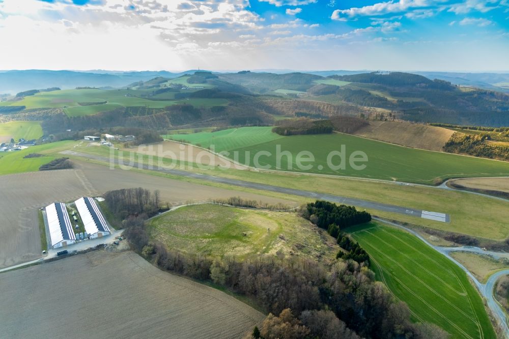 Luftbild Meschede - Flugplatz der Flugplatzgesellschaft Meschede mbH in Meschede im Bundesland Nordrhein-Westfalen, Deutschland