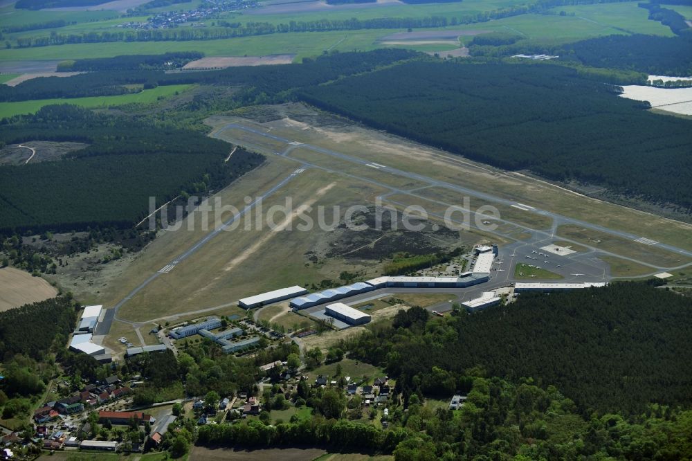 Trebbin von oben - Flugplatz der Flugplatzgesellschaft Schönhagen mbH in Schönhagen im Bundesland Brandenburg