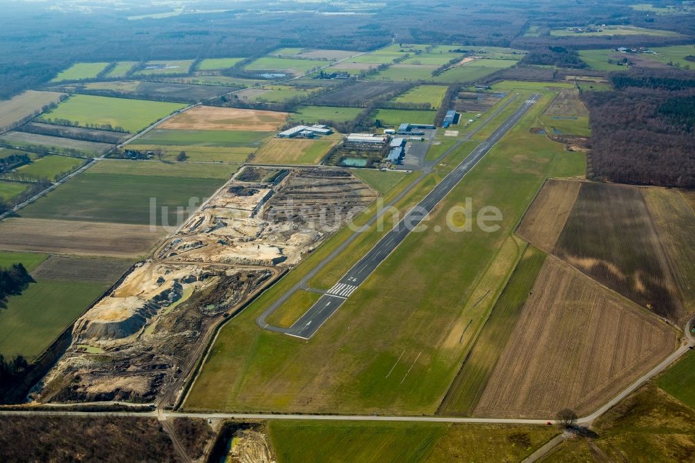 Luftbild Hünxe - Flugplatz der Flugplatzgesellschaft Schwarze Heide mbH in Hünxe im Bundesland Nordrhein-Westfalen