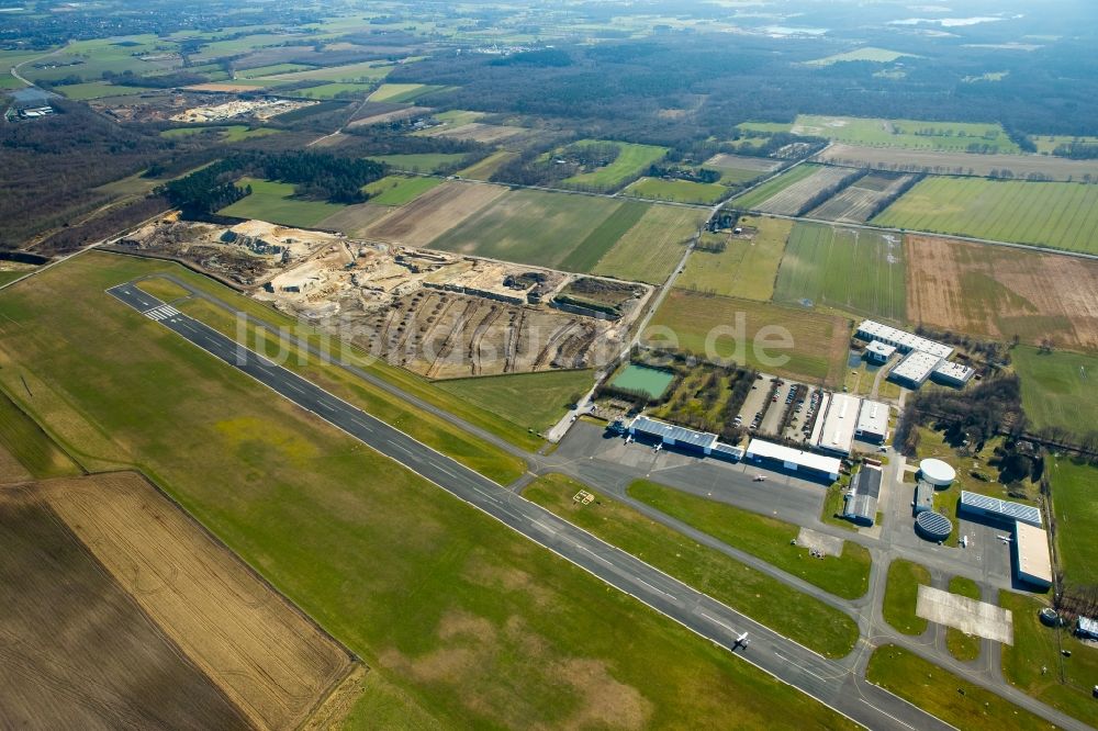 Luftbild Hünxe - Flugplatz der Flugplatzgesellschaft Schwarze Heide mbH in Hünxe im Bundesland Nordrhein-Westfalen