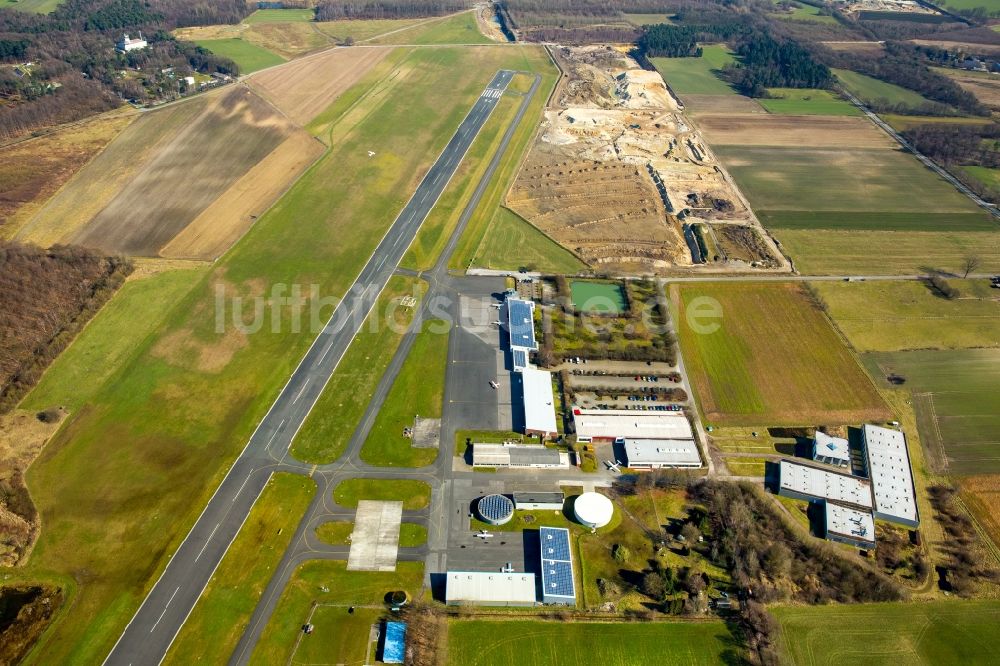 Luftbild Hünxe - Flugplatz der Flugplatzgesellschaft Schwarze Heide mbH in Hünxe im Bundesland Nordrhein-Westfalen