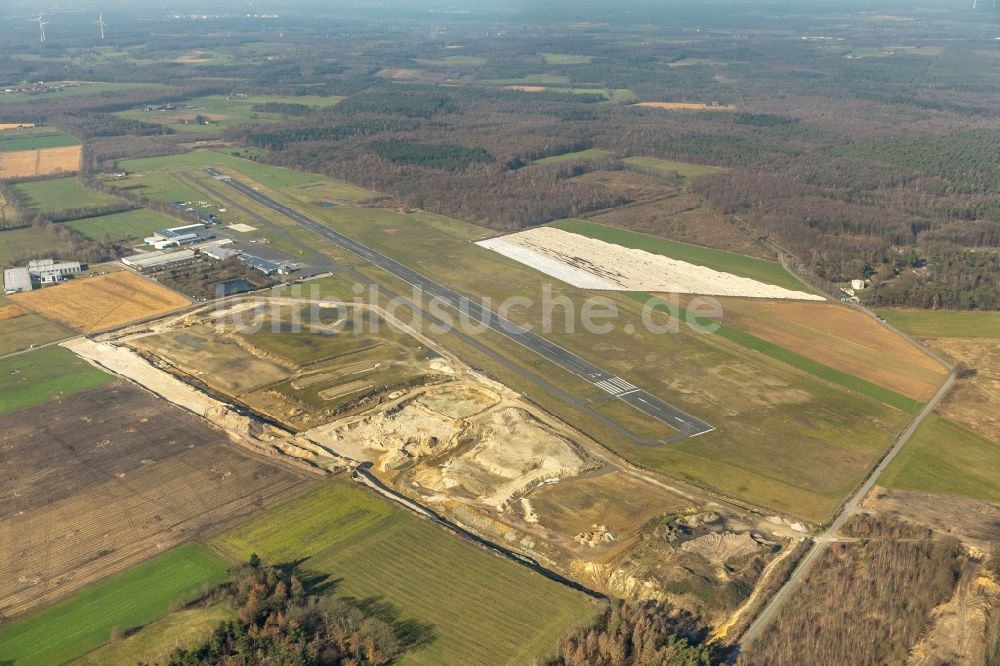 Luftaufnahme Hünxe - Flugplatz der Flugplatzgesellschaft Schwarze Heide mbH in Hünxe im Bundesland Nordrhein-Westfalen, Deutschland