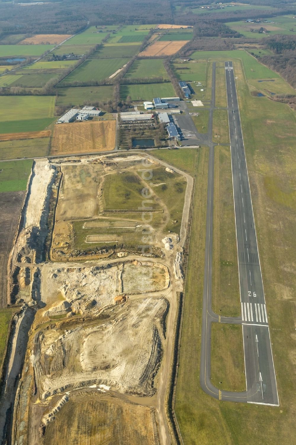 Hünxe aus der Vogelperspektive: Flugplatz der Flugplatzgesellschaft Schwarze Heide mbH in Hünxe im Bundesland Nordrhein-Westfalen, Deutschland