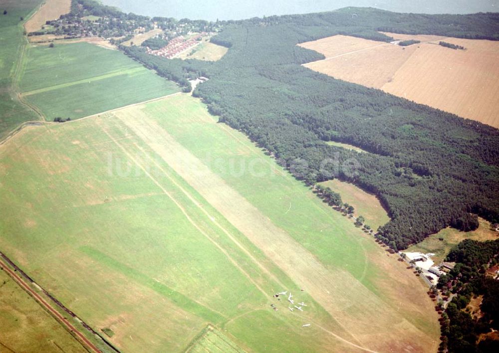 Friedersdorf von oben - Flugplatz Friedersdorf bei Königs Wusterhausen / BRB. 09.07.02