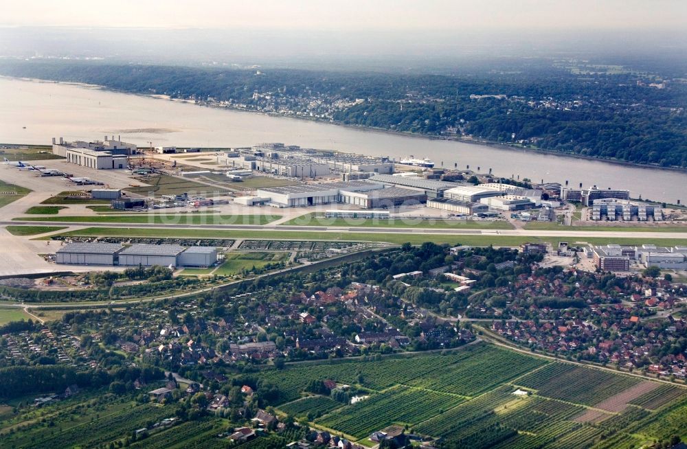 Hamburg von oben - Flugplatz Hamburg-Finkenwerder