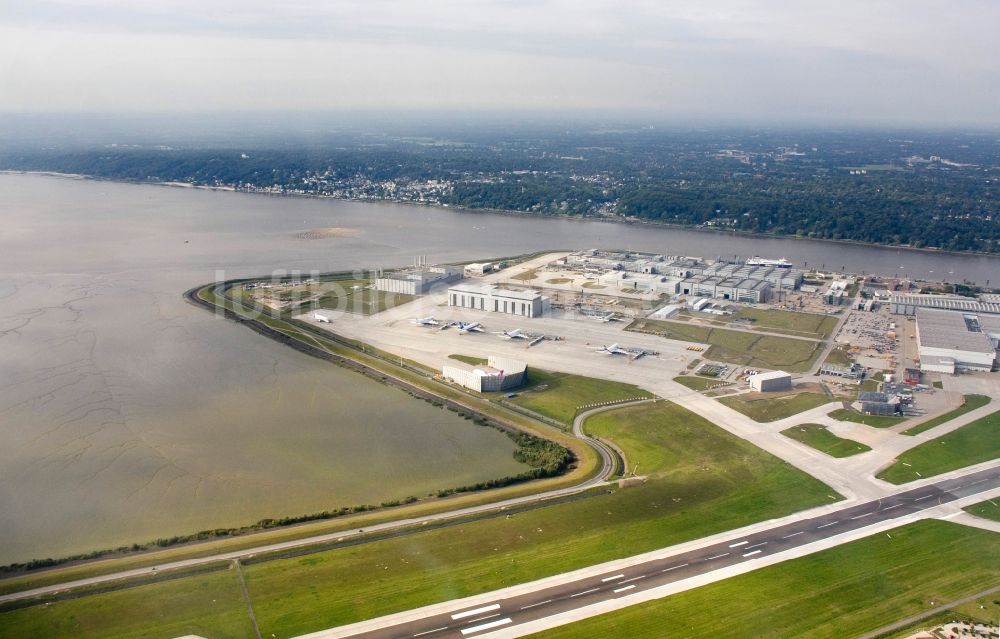 Hamburg von oben - Flugplatz Hamburg-Finkenwerder