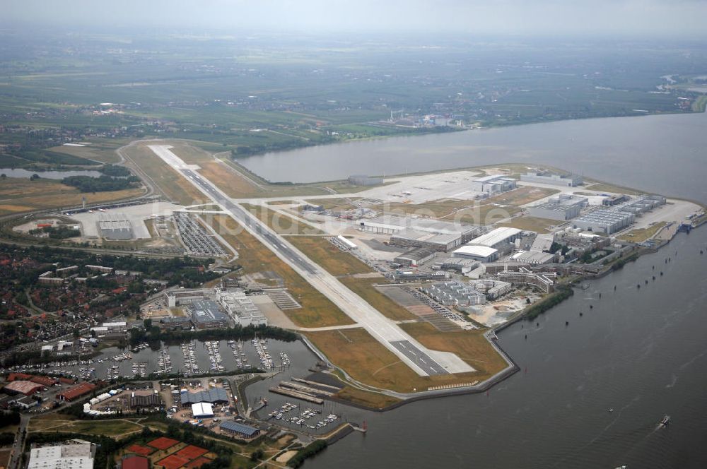 HAMBURG von oben - Flugplatz Hamburg-Finkenwerder