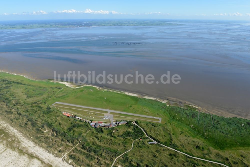 Juist aus der Vogelperspektive: Flugplatz Juist auf der Nordseeinsel Juist im Bundesland Niedersachsen