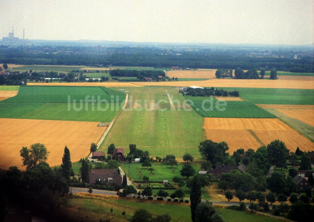 Kamp-Lintfort von oben - Flugplatz der Kamp-Lintfort EDLC in Kamp-Lintfort im Bundesland Nordrhein-Westfalen