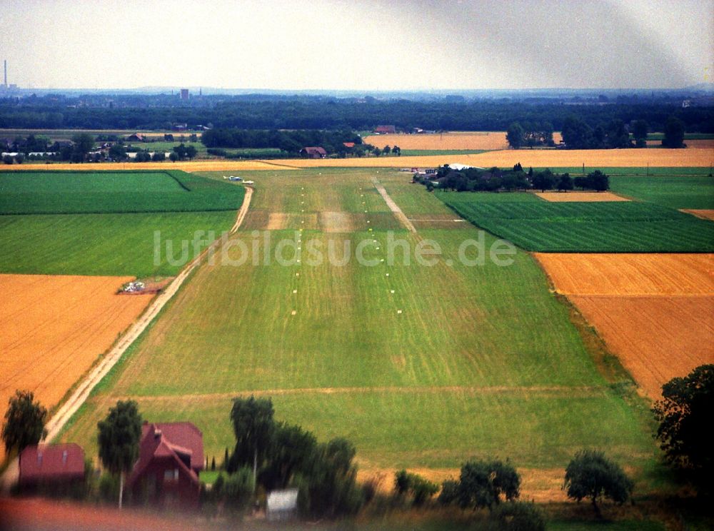 Kamp-Lintfort aus der Vogelperspektive: Flugplatz der Kamp-Lintfort EDLC in Kamp-Lintfort im Bundesland Nordrhein-Westfalen