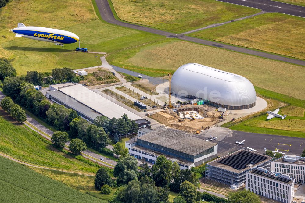 Luftaufnahme Mülheim an der Ruhr - Flugplatz mit Luftschiffhallen der WDL Luftschiff GmbH in Mülheim an der Ruhr im Bundesland Nordrhein-Westfalen