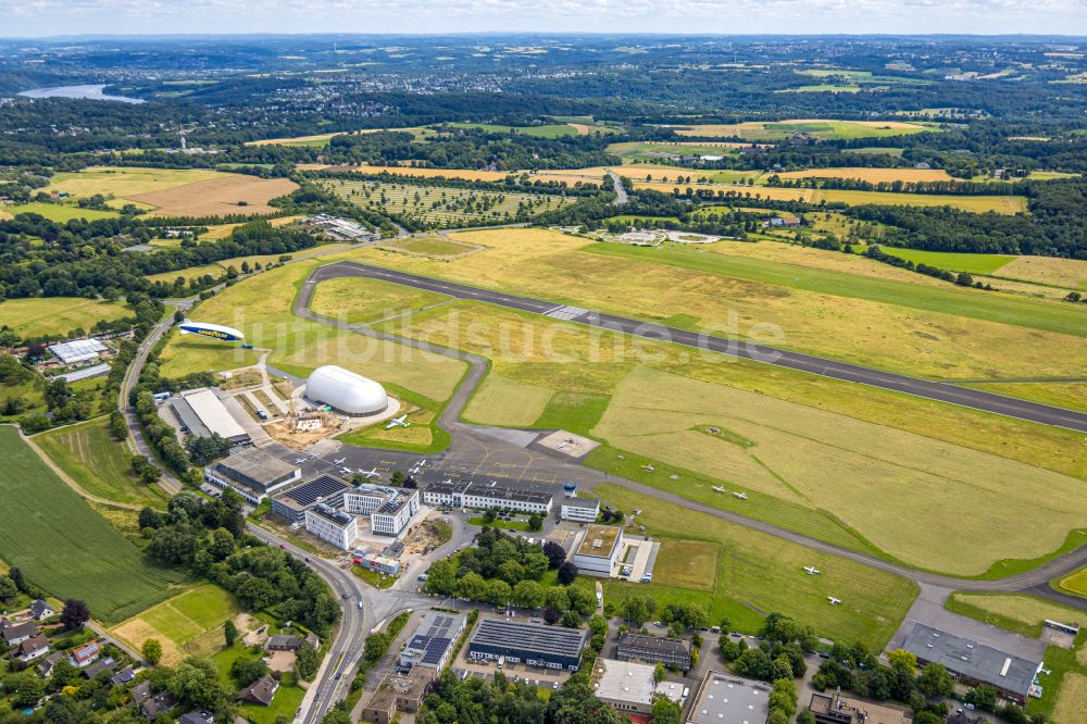 Luftaufnahme Mülheim an der Ruhr - Flugplatz mit Luftschiffhallen der WDL Luftschiff GmbH in Mülheim an der Ruhr im Bundesland Nordrhein-Westfalen