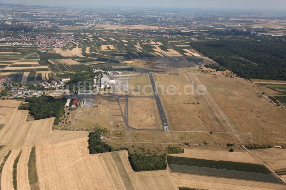 Luftaufnahme Wackernheim - Flugplatz Mainz-Finthen in Mainz im Bundesland Rheinland-Pfalz