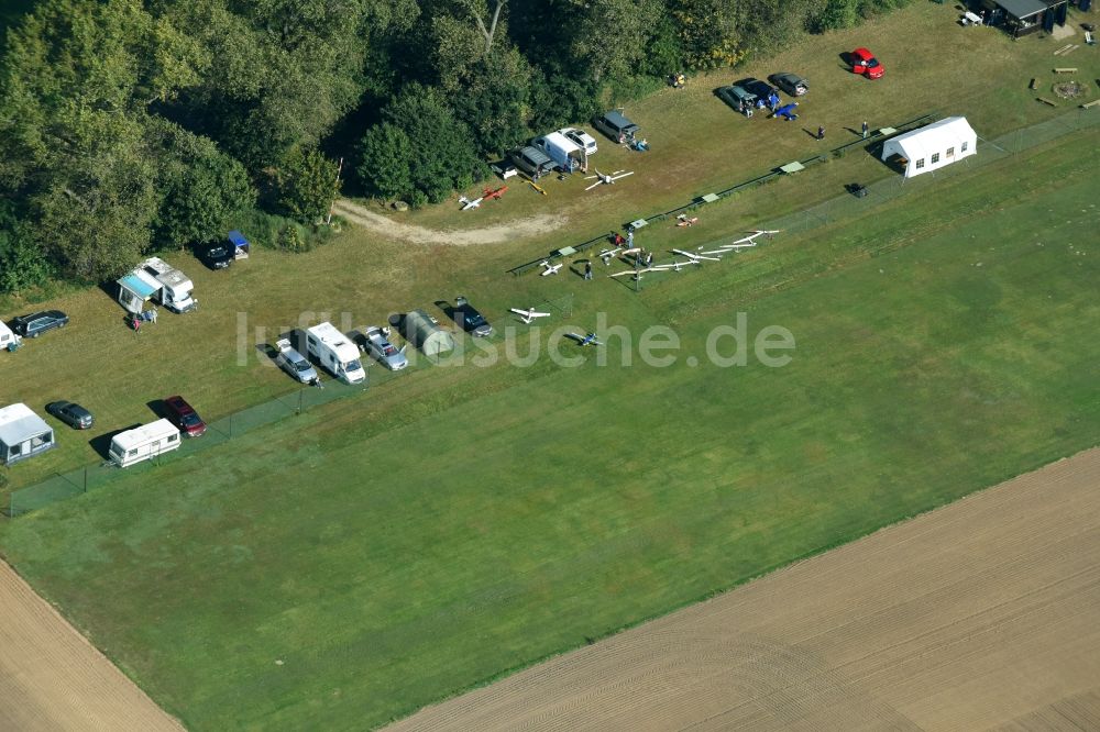 Bernau aus der Vogelperspektive: Flugplatz der MFC- Hans Grade Berlin e.V. in Bernau im Bundesland Brandenburg, Deutschland