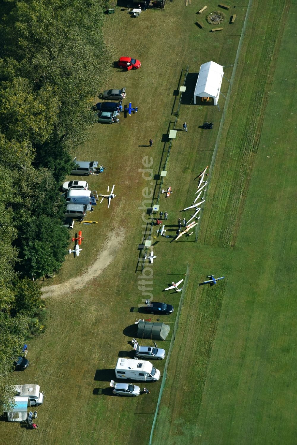 Bernau aus der Vogelperspektive: Flugplatz der MFC- Hans Grade Berlin e.V. in Bernau im Bundesland Brandenburg, Deutschland