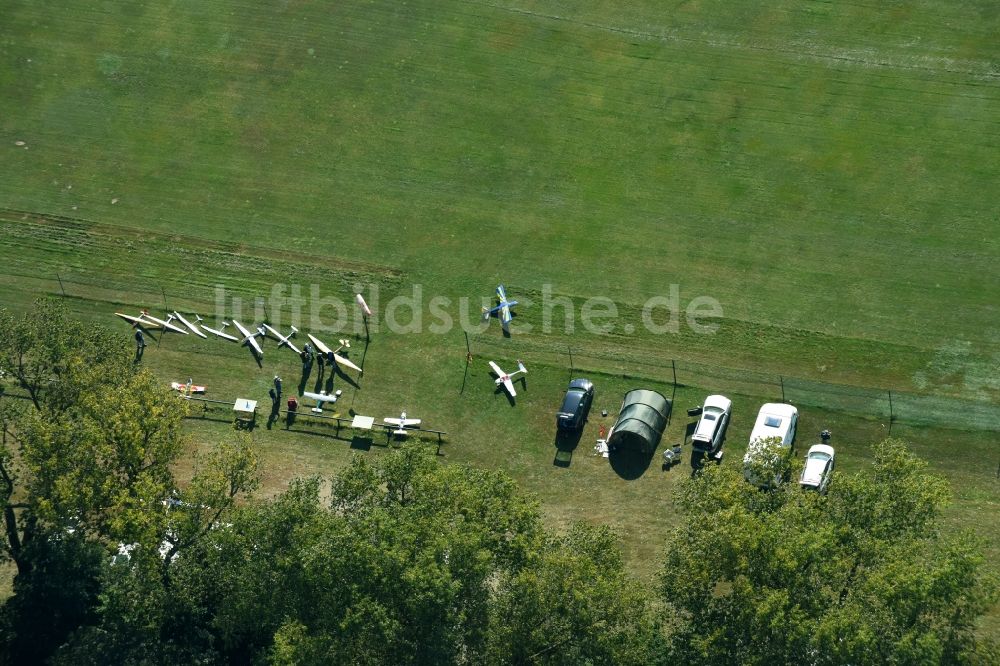 Bernau aus der Vogelperspektive: Flugplatz der MFC- Hans Grade Berlin e.V. in Bernau im Bundesland Brandenburg, Deutschland