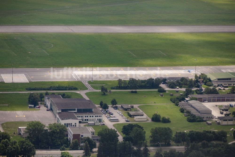 Luftbild Tulln an der Donau - Flugplatz des Militärflugplatz Langenlebarn an der Brumowskigasse in Tulln an der Donau in Niederösterreich, Österreich