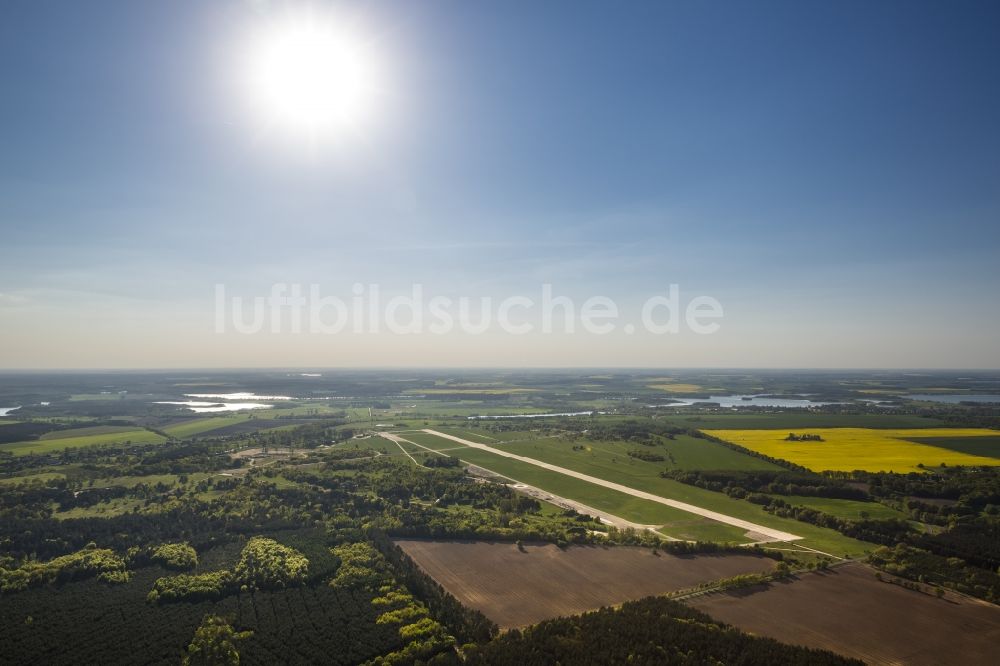 Lärz von oben - Flugplatz Müritz Airpark in Lärz im Bundesland Mecklenburg-Vorpommern