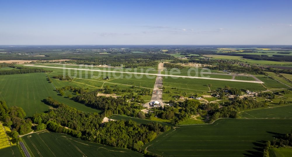 Luftaufnahme Lärz - Flugplatz Müritz Airpark in Lärz im Bundesland Mecklenburg-Vorpommern