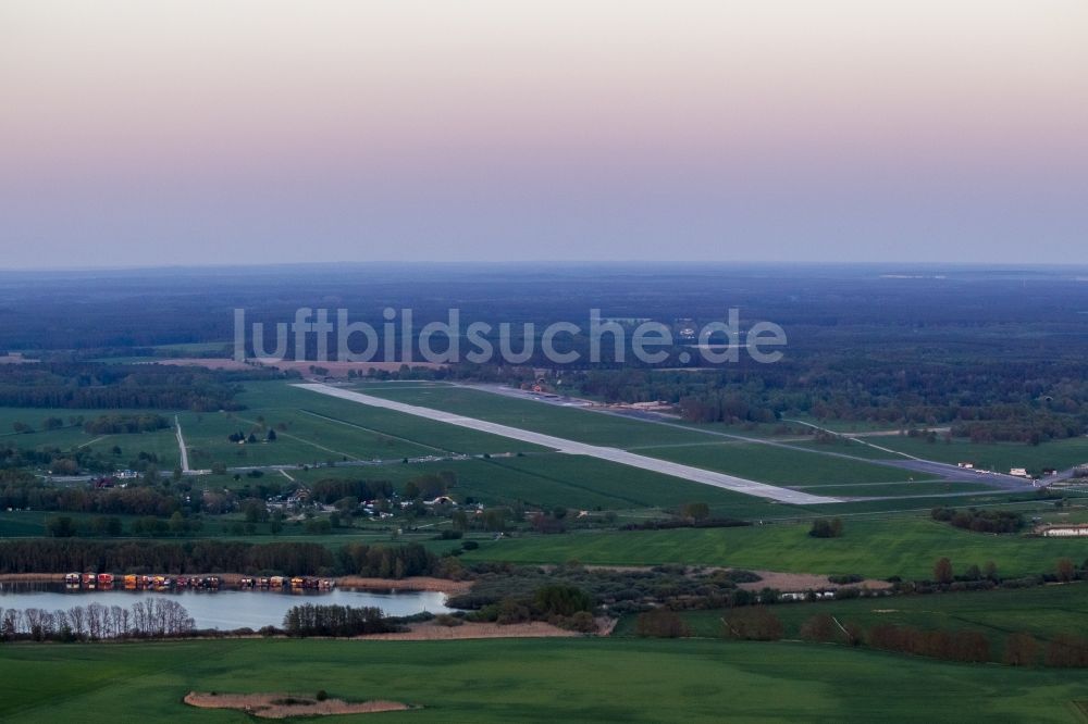 Luftaufnahme Lärz - Flugplatz Müritz Airpark in Lärz im Bundesland Mecklenburg-Vorpommern