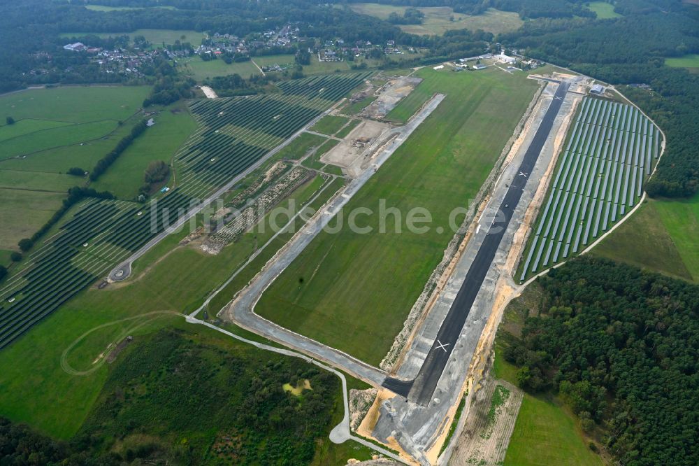 Neuhausen aus der Vogelperspektive: Flugplatz in Neuhausen im Bundesland Brandenburg, Deutschland