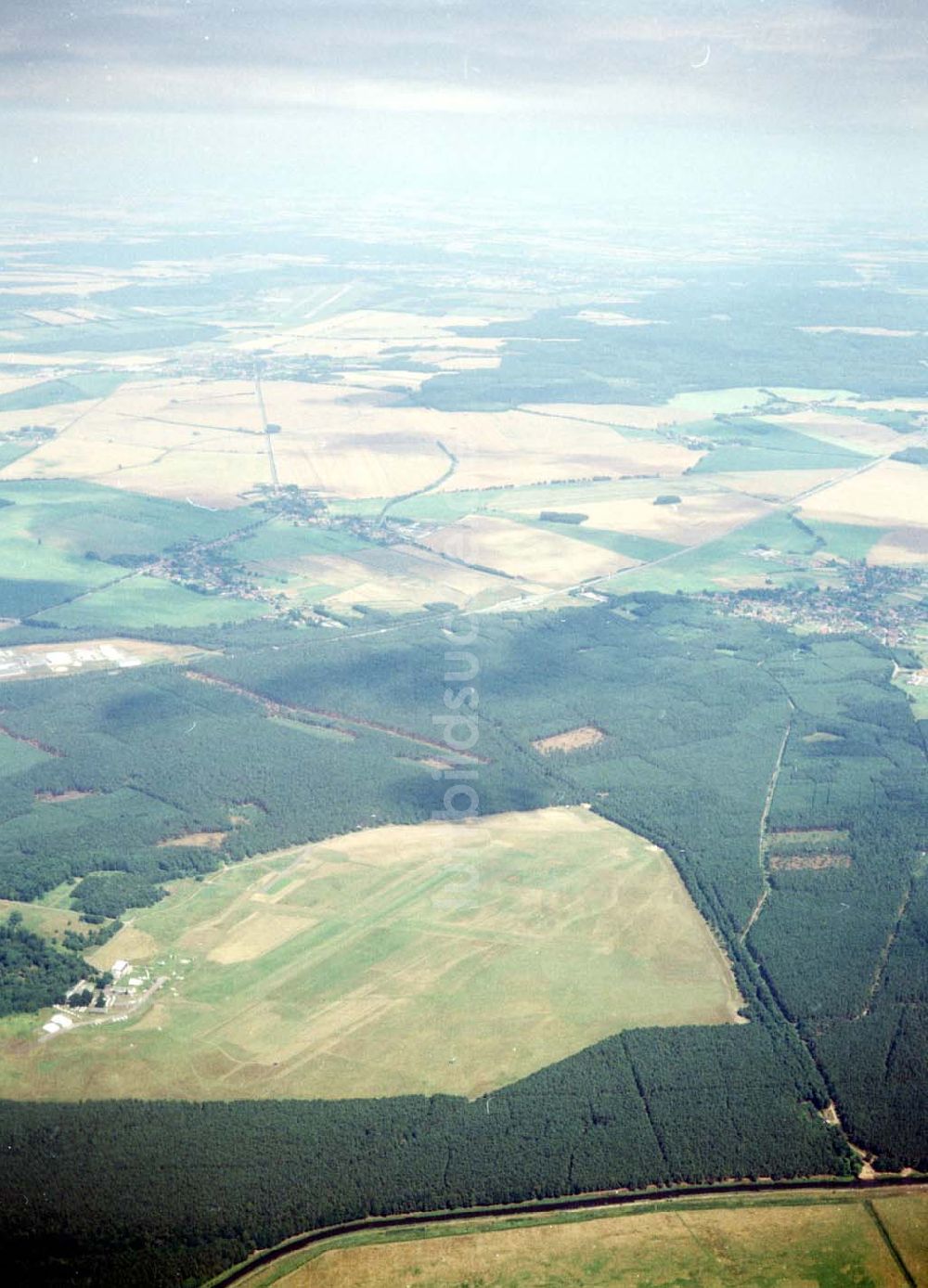 Neustadt-Glewe / Mecklenburg - Vorpommern von oben - Flugplatz von Neustadt Glewe in Mecklenburg - Vorpommern