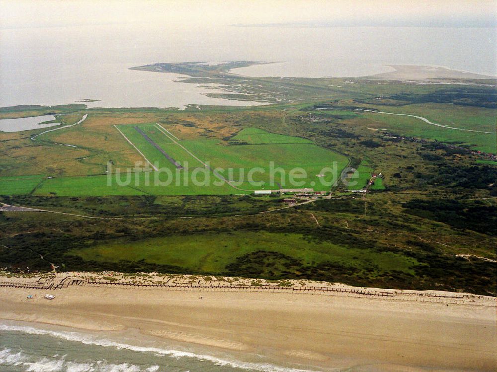 Borkum aus der Vogelperspektive: Flugplatz auf der Nordseeinsel Borkum