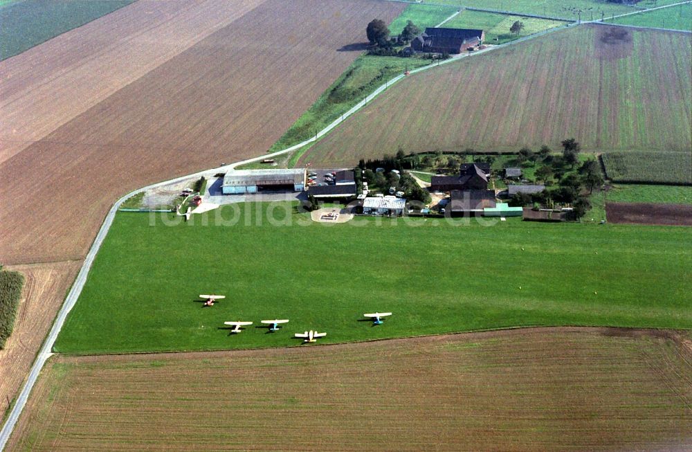 Luftaufnahme Kamp-Lintfort - Flugplatz im Ortsteil Alpsray in Kamp-Lintfort im Bundesland Nordrhein-Westfalen