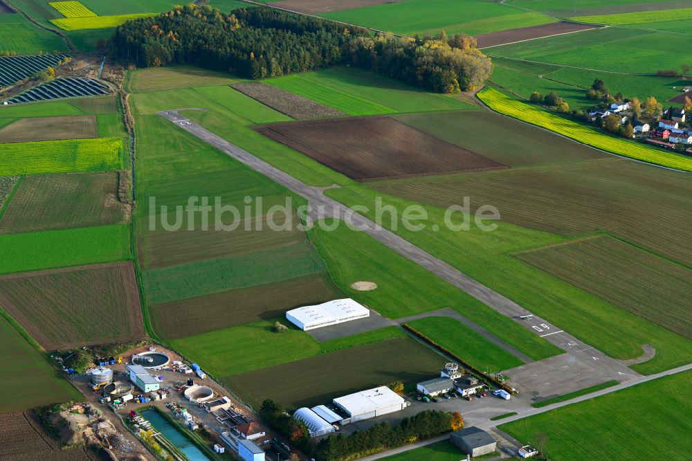 Speichersdorf aus der Vogelperspektive: Flugplatz im Ortsteil Plössen in Speichersdorf im Bundesland Bayern, Deutschland