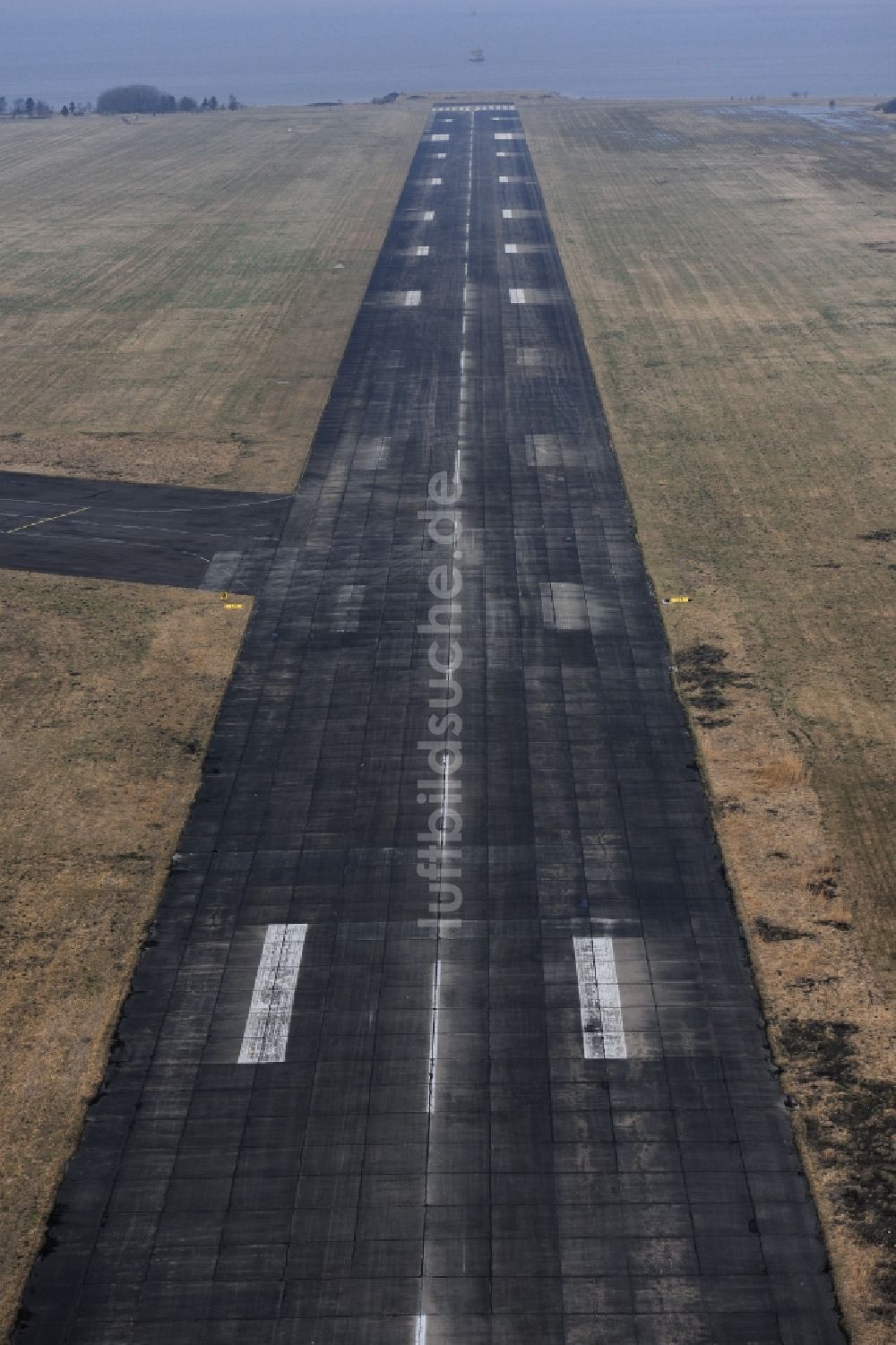 Luftbild Peenemünde - Flugplatz Peenemünde im Bundesland Mecklenburg-Vorpommern, Deutschland