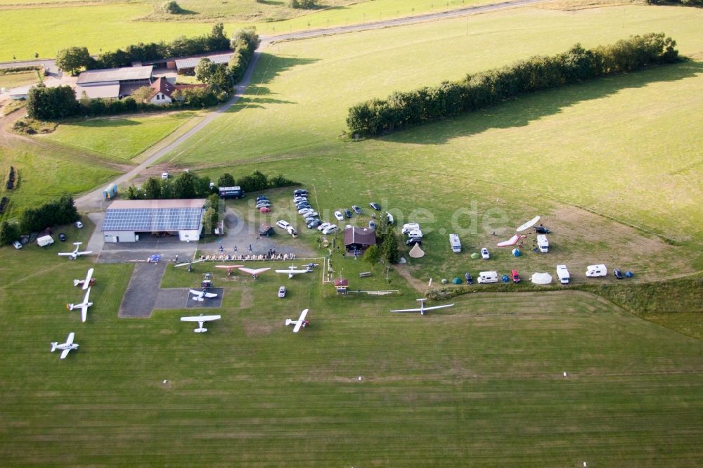 Hosenfeld von oben - Flugplatz der UL Piloten Jossa im Ortsteil Jossa in Hosenfeld im Bundesland Hessen, Deutschland