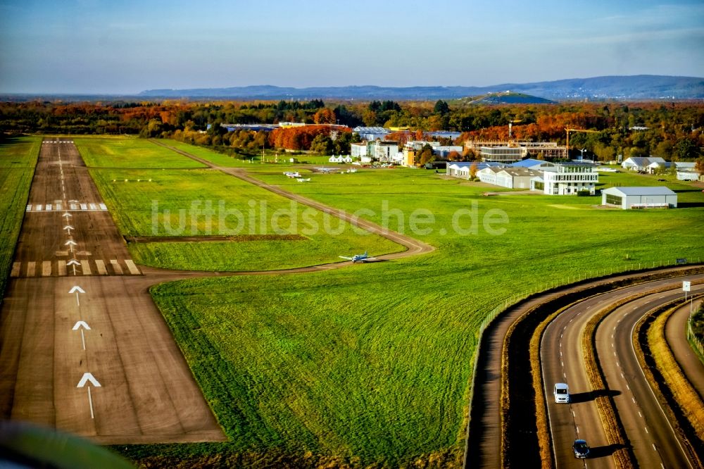 Luftaufnahme Freiburg im Breisgau - Flugplatz der Piste 34 in Freiburg im Breisgau im Bundesland Baden-Württemberg, Deutschland