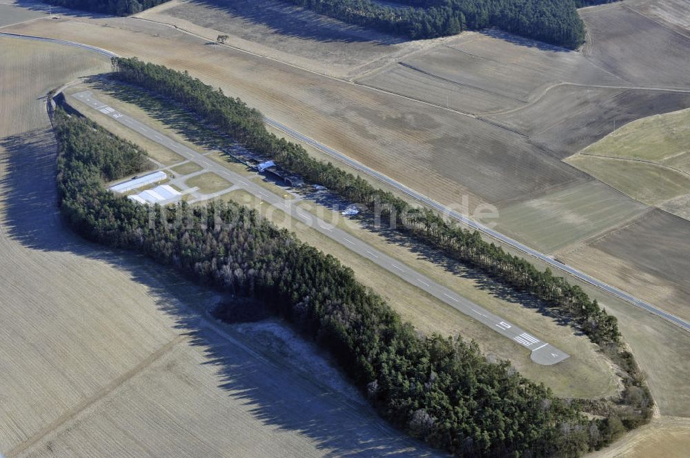 Oberhub aus der Vogelperspektive: Flugplatz Regensburg-Oberhub in Bayern