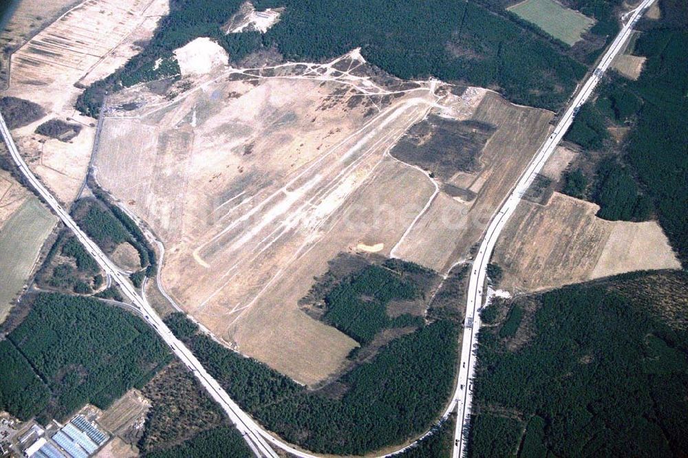 Saarmund / BRB aus der Vogelperspektive: Flugplatz Saarmund bei Michendorf am Berliner Ring aus 10000ft Höhe.