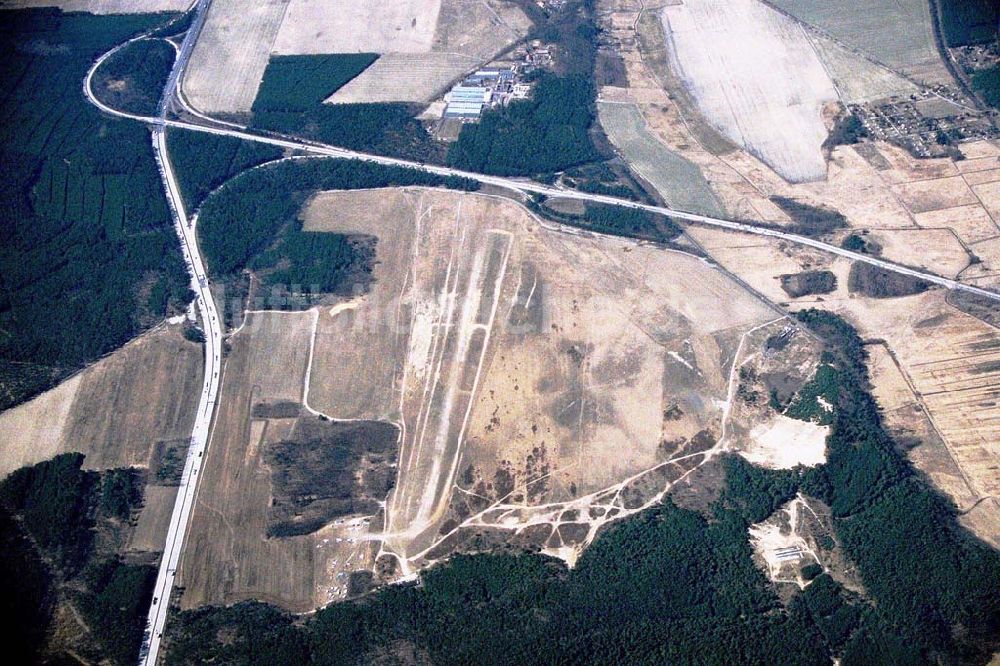 Luftaufnahme Saarmund / BRB - Flugplatz Saarmund bei Michendorf am Berliner Ring aus 10000ft Höhe.