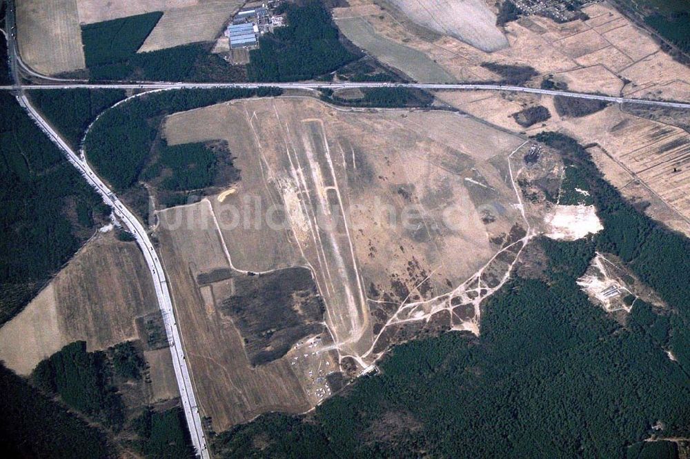 Saarmund / BRB aus der Vogelperspektive: Flugplatz Saarmund bei Michendorf am Berliner Ring aus 10000ft Höhe.