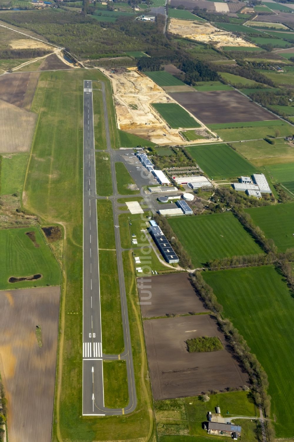 Luftbild Hünxe - Flugplatz SchwarzeHeide in Hünxe im Bundesland Nordrhein-Westfalen