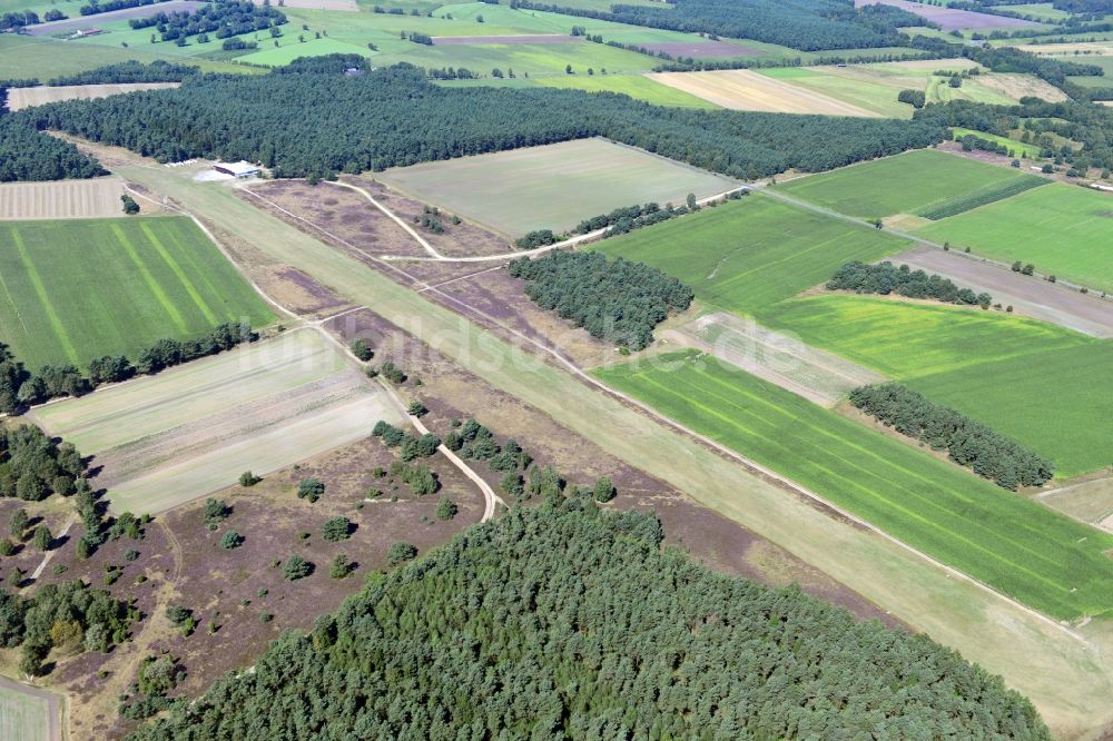 Höpen aus der Vogelperspektive: Flugplatz Segelfluggelände bei Höpen im Bundesland Niedersachsen