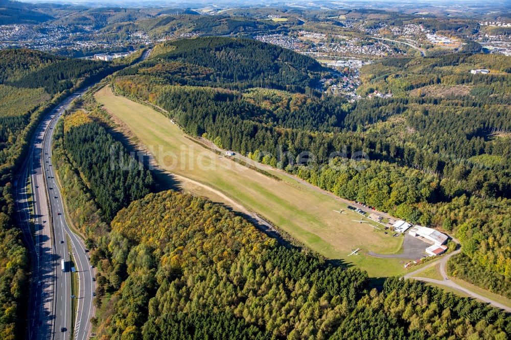 Siegen von oben - Flugplatz Siegen-Eisernhardt in Siegen im Bundesland Nordrhein-Westfalen