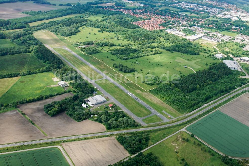 Stade aus der Vogelperspektive: Flugplatz Stade im Bundesland Niedersachsen, Deutschland