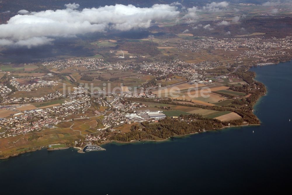 Boudry aus der Vogelperspektive: Flugplatz der Stadt Neuchatel / Neuenburg in Boudry im Kanton Neuchâtel, Schweiz am Neuenburger See